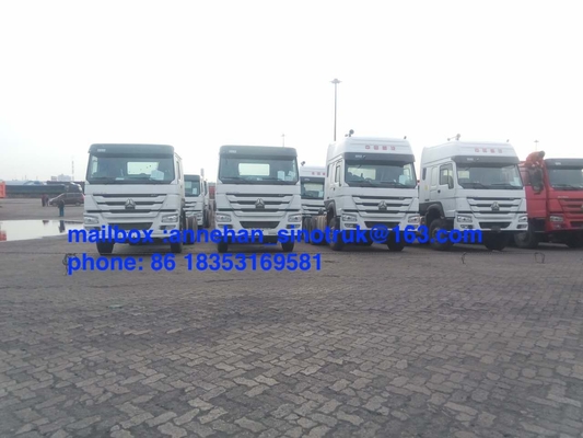 Sinotruk 6x4 10 spinge la cabina del camion 371hp HW79 del trattore con 2 traversine e condizionatori d'aria