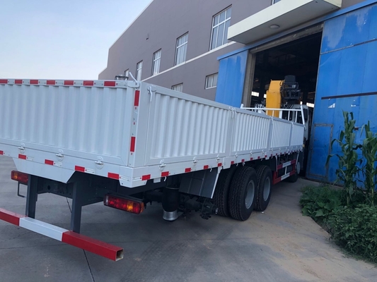 20 il camion di Sinotruk Howo 8x4 di tonnellata ha montato l'asta diritta della gru