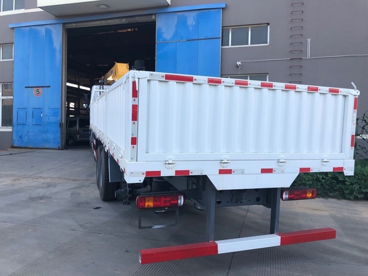 20 il camion di Sinotruk Howo 8x4 di tonnellata ha montato l'asta diritta della gru