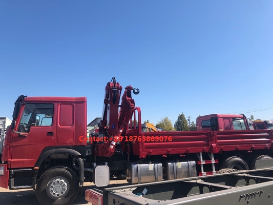 il camion pesante 12T del carico di 450hp 6*4 che incastra l'asta ha montato la gru