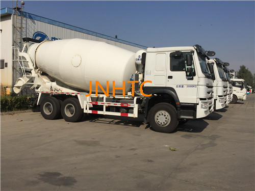 Howo Sinotruk 9 sedili cubici del camion due del miscelatore di cemento di 10m3 12CBM