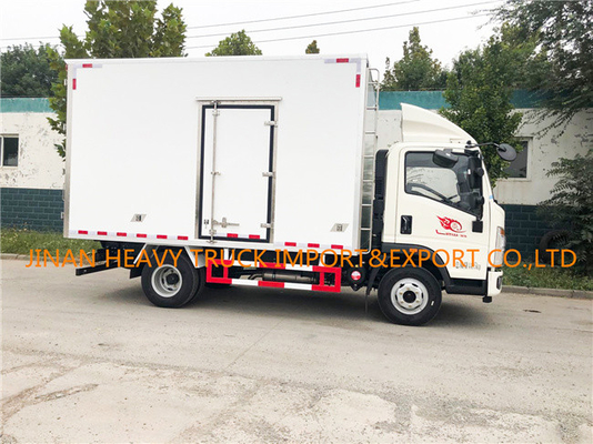 L'annuncio pubblicitario di bassa potenza di SINOTRUK HOWO 4x2 trasporta il carico su autocarro elettrico