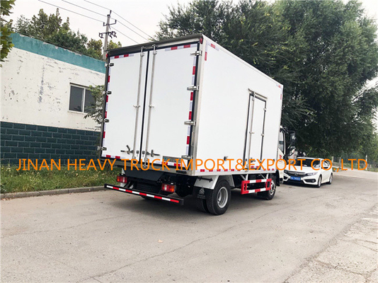 L'annuncio pubblicitario di bassa potenza di SINOTRUK HOWO 4x2 trasporta il carico su autocarro elettrico