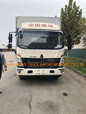 L'annuncio pubblicitario di bassa potenza di SINOTRUK HOWO 4x2 trasporta il carico su autocarro elettrico