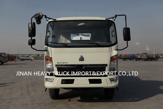 Il camion fecale SINOTRUK di aspirazione di vuoto delle acque luride della raccolta accende Howo 5000 litri