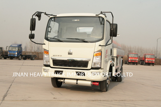 Autocisterna dell'olio di Sinotruk Howo 4x2 RHD LHD 5000 litri di 5m3 3 tonnellate