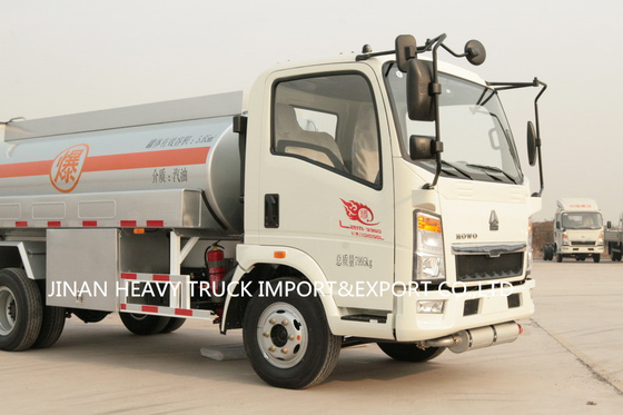 Autocisterna dell'olio di Sinotruk Howo 4x2 RHD LHD 5000 litri di 5m3 3 tonnellate
