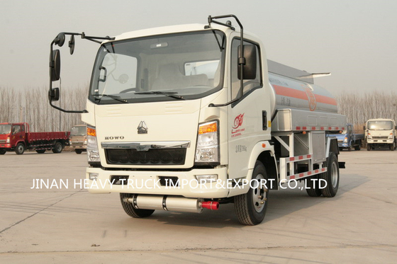 Autocisterna dell'olio di Sinotruk Howo 4x2 RHD LHD 5000 litri di 5m3 3 tonnellate