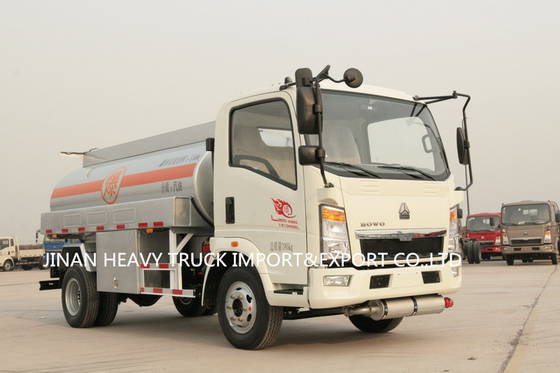 Luce Mini Oil Fuel Tanker Truck 4x2 6cbm 6000Liter di Sinotruk Howo