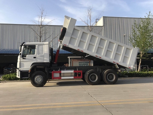 SINOTRUK Howo 6x4 3 Axle Dump Truck 30 tonnellate che caricano l'autocarro con cassone ribaltabile resistente Tipper Truck