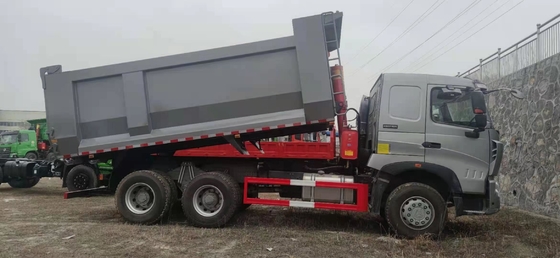Howo 6x4 A7 Camion a gomma 3 assi Camion a gomma 60 tonnellate Camion a gomma