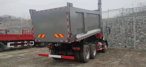 Howo 6x4 A7 Camion a gomma 3 assi Camion a gomma 60 tonnellate Camion a gomma