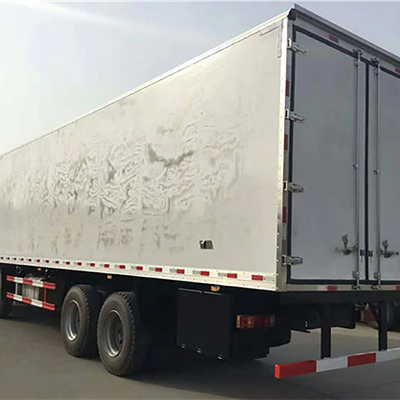 Sinotruk HOWO 45cbm Congelatore frigorifero 8x4 Camion frigorifero 20 tonnellate Camion pesante frigorifero