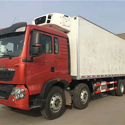 Sinotruk HOWO 45cbm Congelatore frigorifero 8x4 Camion frigorifero 20 tonnellate Camion pesante frigorifero