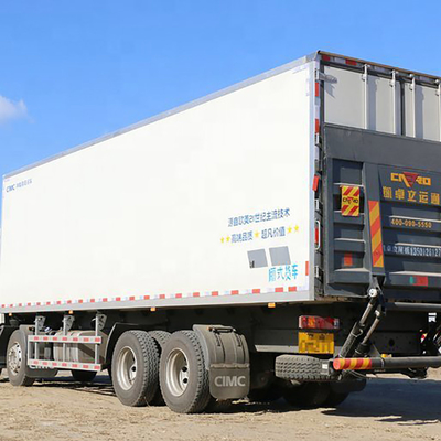 Sinotruk HOWO 45cbm Congelatore frigorifero 8x4 Camion frigorifero 20 tonnellate Camion pesante frigorifero