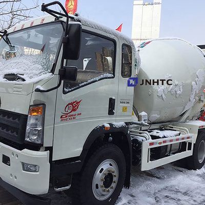 Auto di bassa potenza del camion del miscelatore di cemento di HOWO che carica 4x2 3cbm 5M3