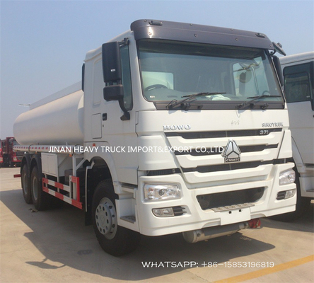 Camion pesante di trasporto del serbatoio dell'olio del camion 20cbm del carico di Sinotruk Howo per il mercato di Filippine