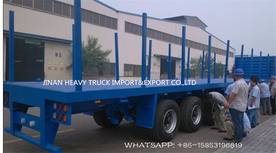 Rimorchio del letto piano di SINOTRUK 3 Axle Flatbed Trailer Log Wood con la colonna dritta