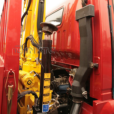 Il camion di Sinotruk HOWO 4x2 ha montato il camion telescopico di Crane Hook Folding Arm Lifting