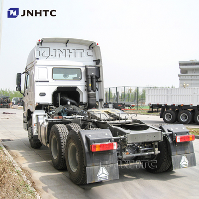 Autotreni del trattore della testa 6x4 RHD del trattore di Sinotruk HOWO in Tanzania
