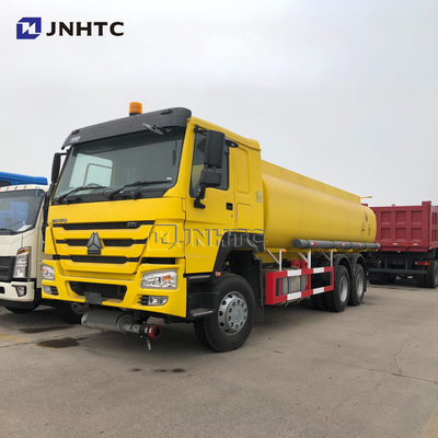 Camion cisterna di rifornimento di carburante del camion cisterna 6*4 del combustibile di HOWO euro2 16cbm