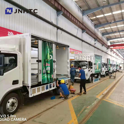 Il camion del congelatore di frigorifero di Sinotruk HOWO 4x2 beve il camion della scatola refrigerato bevanda