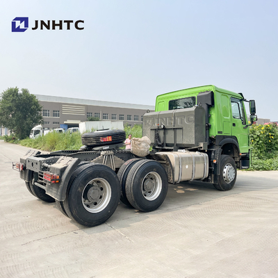Il camion 6x4 10 del motore primo di Sinotruk HOWO Euro2 RHD spinge l'autotreno del trattore 20T
