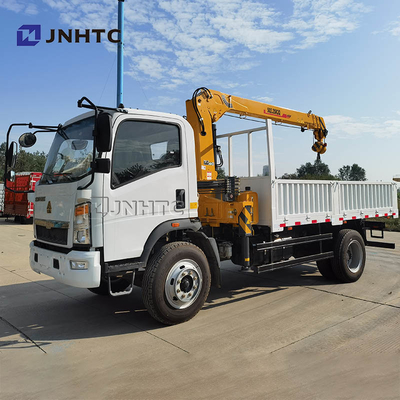 Piccolo camion del carico di Sinotruk Howo 4*4 con la gru 3.2T