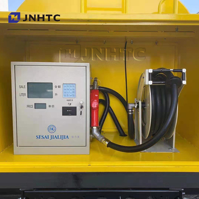 Nuovo modello 3000l del camion di serbatoio di combustibile della luce di Sinotruk Howo 4x2