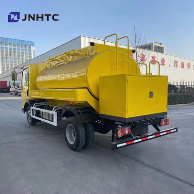 Nuovo modello 3000l del camion di serbatoio di combustibile della luce di Sinotruk Howo 4x2