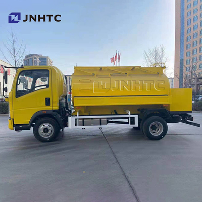 Nuovo modello 3000l del camion di serbatoio di combustibile della luce di Sinotruk Howo 4x2