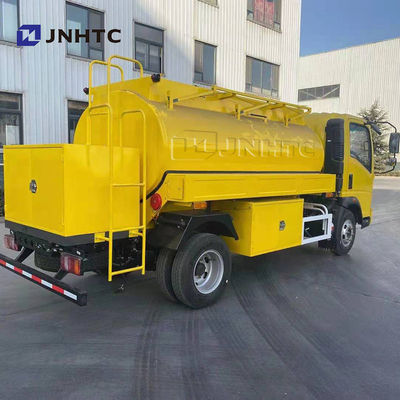 Nuovo modello 3000l del camion di serbatoio di combustibile della luce di Sinotruk Howo 4x2