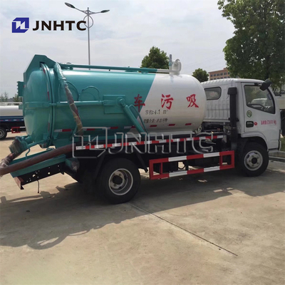 L'annuncio pubblicitario di bassa potenza di DONGFENG trasporta il camion su autocarro di piccola capacità di aspirazione delle acque luride di vuoto