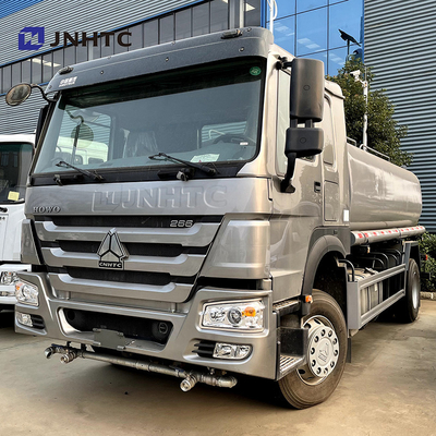 Camion dello spruzzatore dell'acqua del camion di serbatoio di acqua di tonnellata 8-12cbm di Howo 4x2 15
