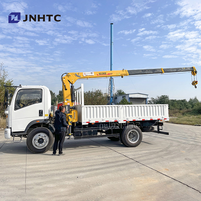 6 tonnellate di gru camion 4x2 6 ruote camion con braccio retto gru HOWO leggero 3-8 tonnellate camion merci