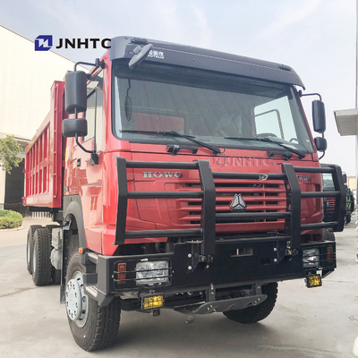 Autocarro con cassone ribaltabile di colore rosso 336hp Sinotruk Howo con 10 ruote e capacità 18m3