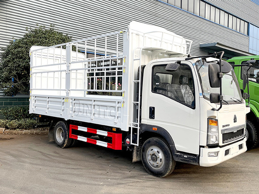 L'annuncio pubblicitario di bassa potenza di Sinotruk Howo 4x2 trasporta il palo su autocarro leggero 5-10T del camion del carico