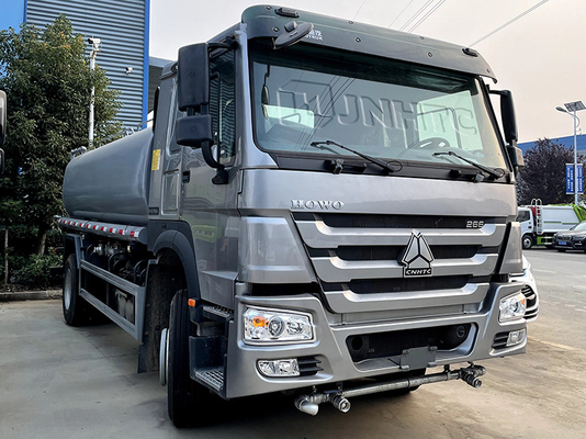Petroliera di Howo del camion cisterna del combustibile del carraio 4*2 di Sinotruk Howo 6 10000L