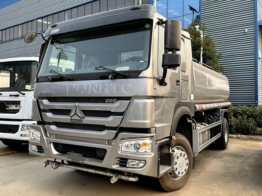 Petroliera di Howo del camion cisterna del combustibile del carraio 4*2 di Sinotruk Howo 6 10000L