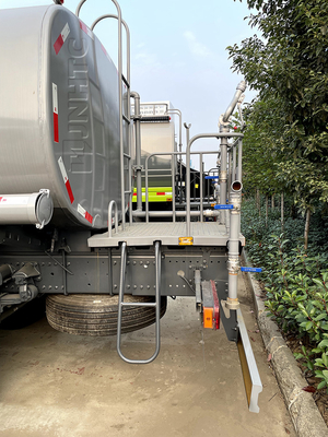 Il camion 6x4 10 dello spruzzo d'acqua di Sinotruk spinge il camion dello spruzzatore dell'acqua 15000L