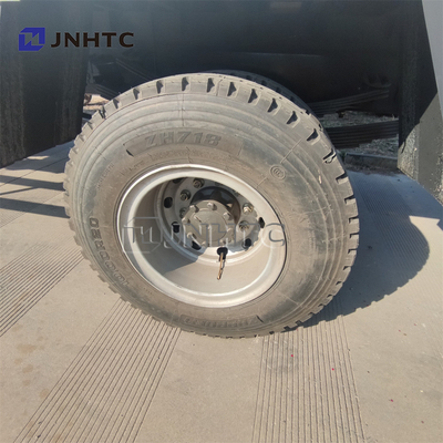 Camion militare bianco 4X4 di HOWO per il soldato Transport